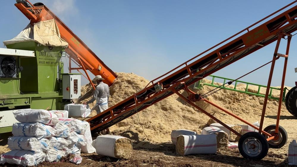 Diyarbakır'da Kavurucu Sıcakta Saman Mesaisi 45 Derecede Çalışıyorlar (4)