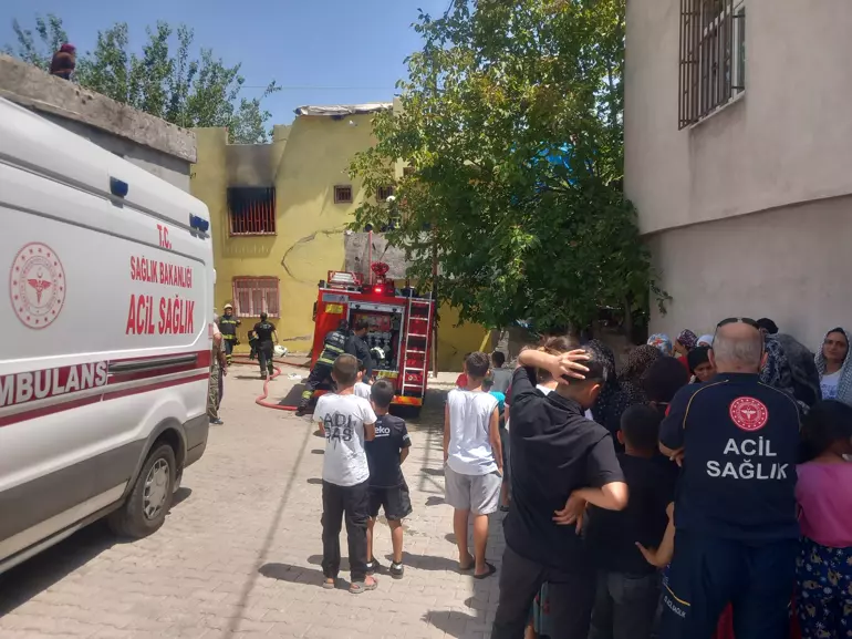 Diyarbakır'da Klimadan Çıkan Yangında 1'I Çocuk 3 Kişi Dumandan Etkilendi (2)
