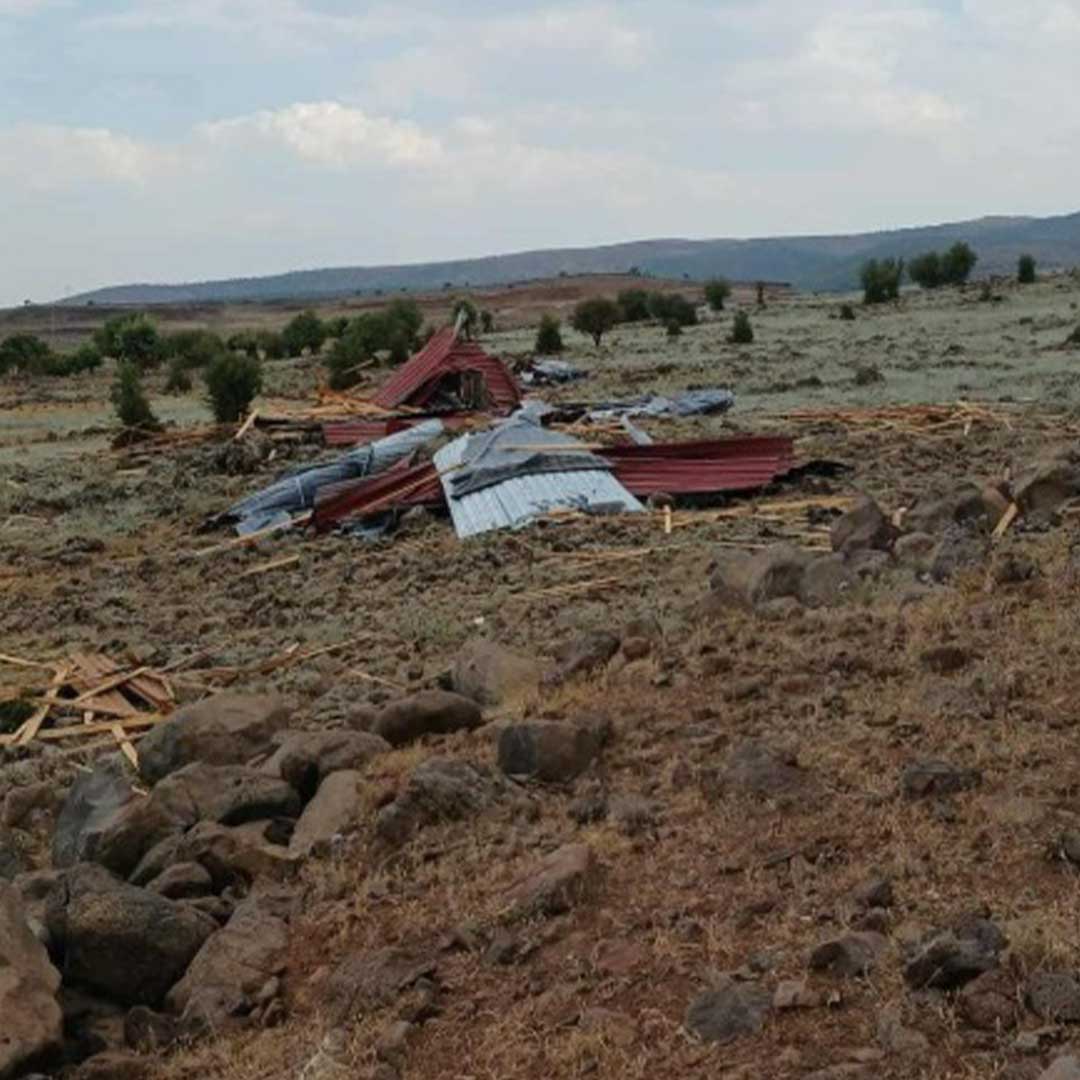 Diyarbakır'da Kuvvetli Rüzgar Okulun Çatısını Uçurdu 1