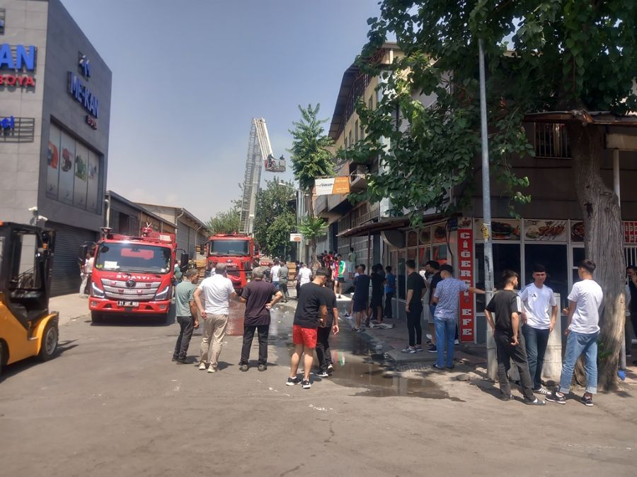 Diyarbakır’da Mobilya Boyama Atölyesinde Yangın Paniği (2)