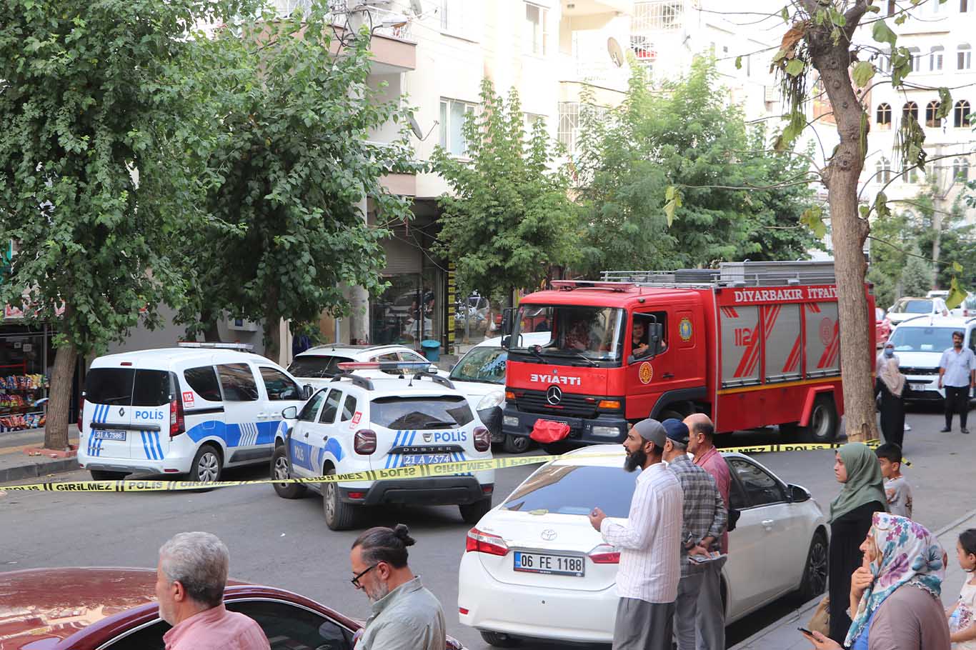Diyarbakır'da Sallandığı Ihbarı Yapılan 7 Katlı Bina Tahliye Edildi 2