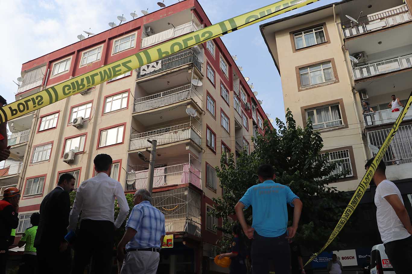 Diyarbakır'da Sallandığı Ihbarı Yapılan 7 Katlı Bina Tahliye Edildi 4