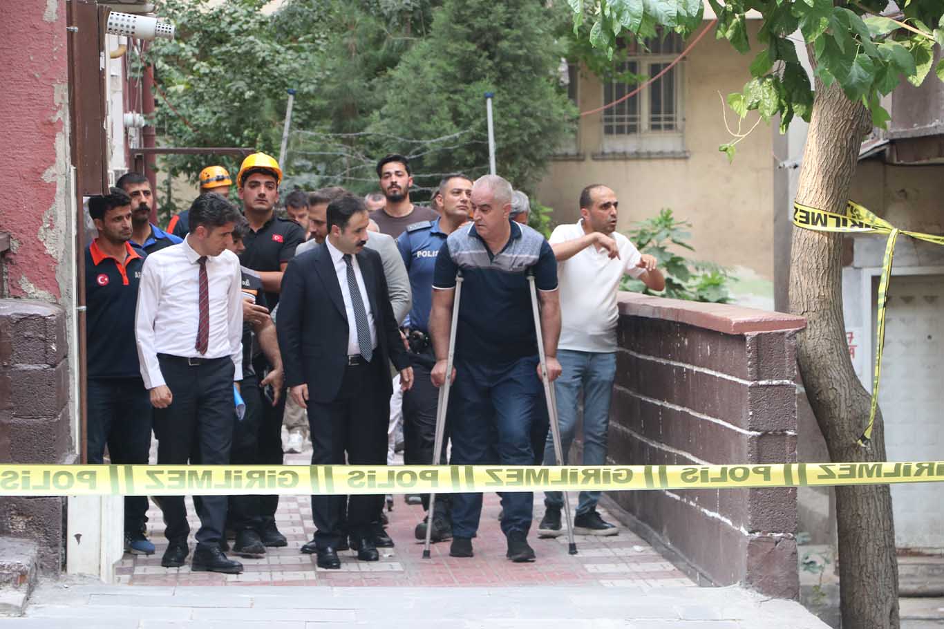 Diyarbakır'da Sallandığı Ihbarı Yapılan 7 Katlı Bina Tahliye Edildi 5