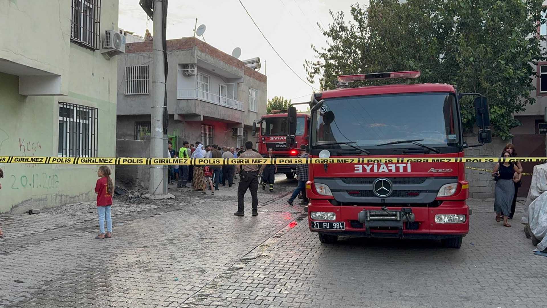 Diyarbakır’da Yangın; 2 Itfaiye Eri Ve 1 Hamile Kadın Dumandan Etkilendi 2