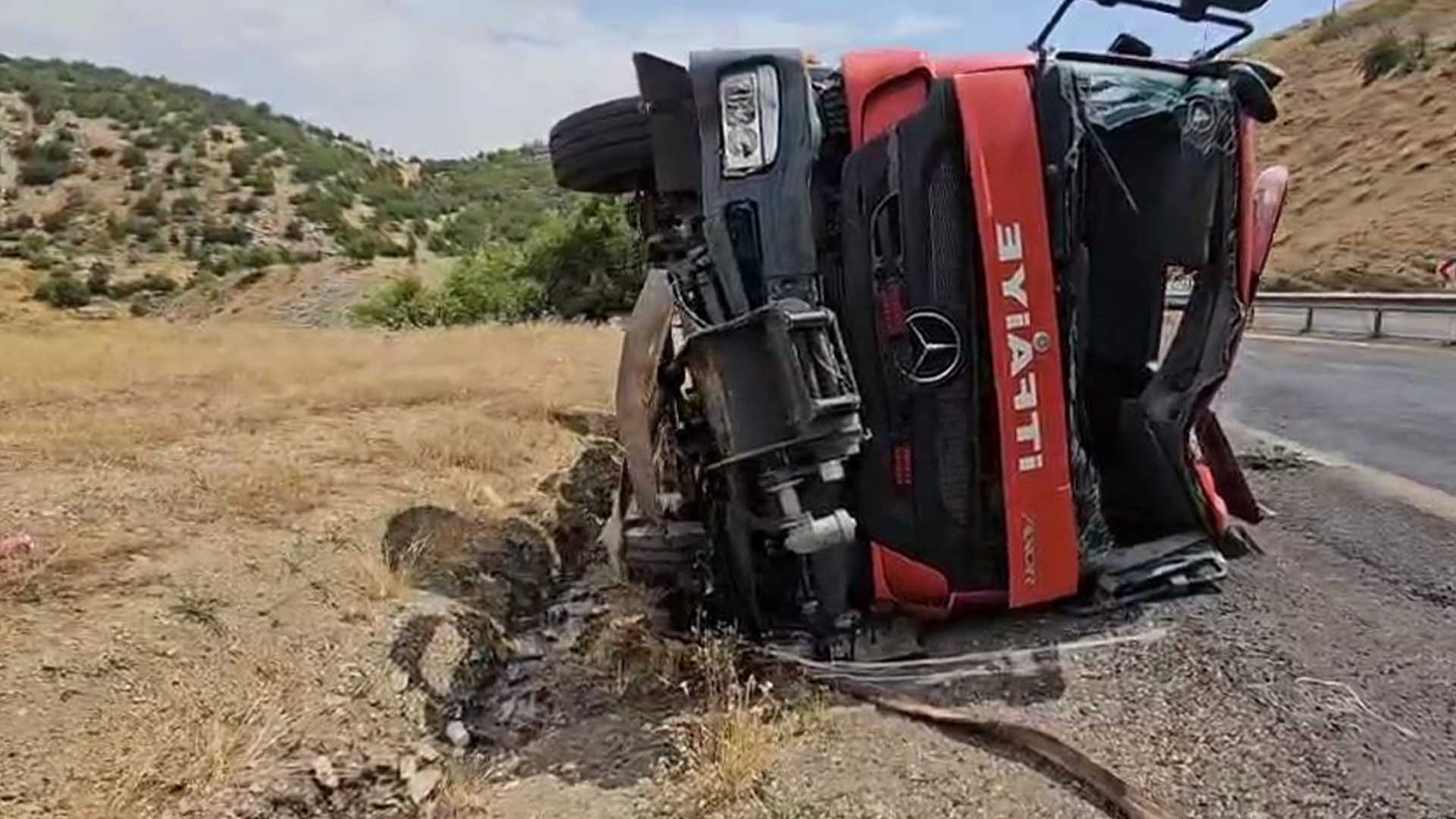 Diyarbakır’da Yangına Giden Itfaiye Aracı Devrildi 1'I Ağır 3 Yaralı 2