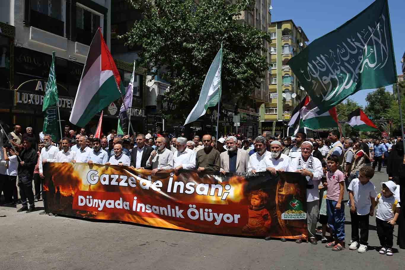 Diyarbakır’dan Leman Dergisine Tepki Rezaletin Adı İslam Düşmanlığıdır 1
