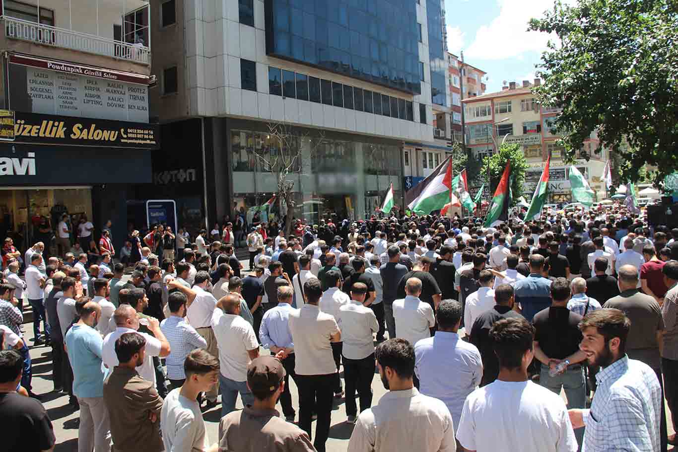 Diyarbakır’dan Leman Dergisine Tepki Rezaletin Adı İslam Düşmanlığıdır 2