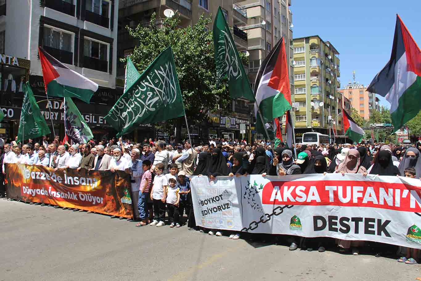 Diyarbakır’dan Leman Dergisine Tepki Rezaletin Adı İslam Düşmanlığıdır 3