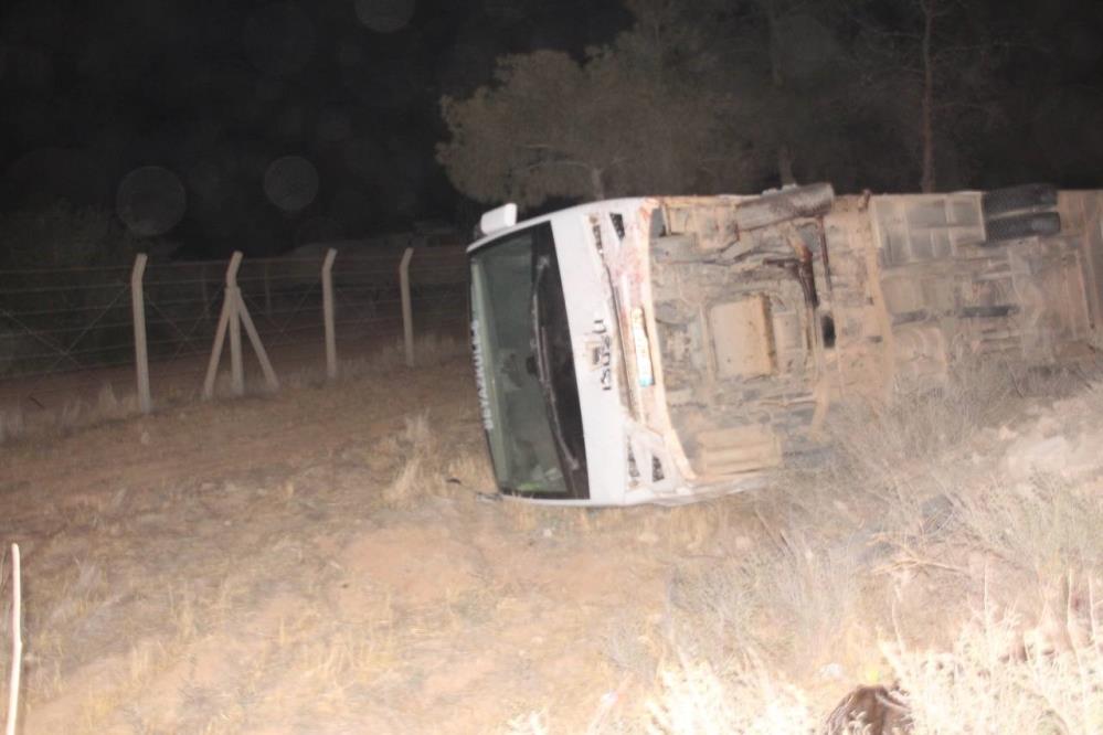 Eşeğe Çarpan İşçi Servisi Devrildi 15 Yaralı (1)