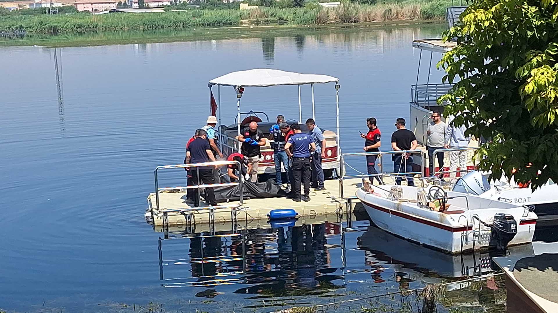 Fırat Nehri'nde Bir Kişinin Cansız Bedeni Bulundu 2