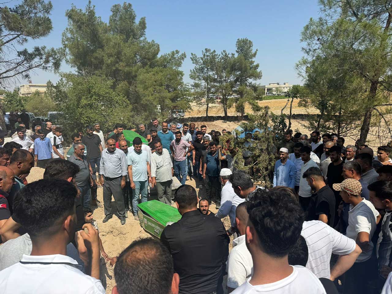 Fırat Nehri'ne Giren Kız Kardeşler Kurtarılamadı 1