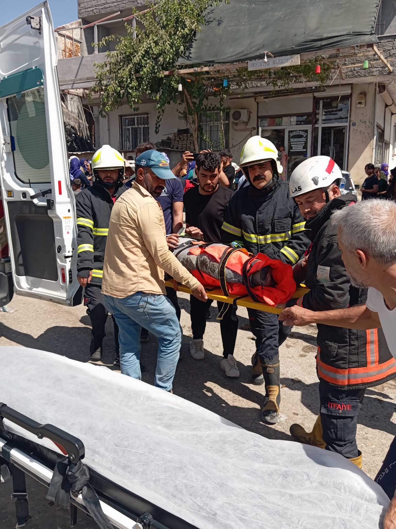 İnşaat Halindeki Binada Betön Dökümü Sırasında Çökme; 7 Işçi Yaralı 2