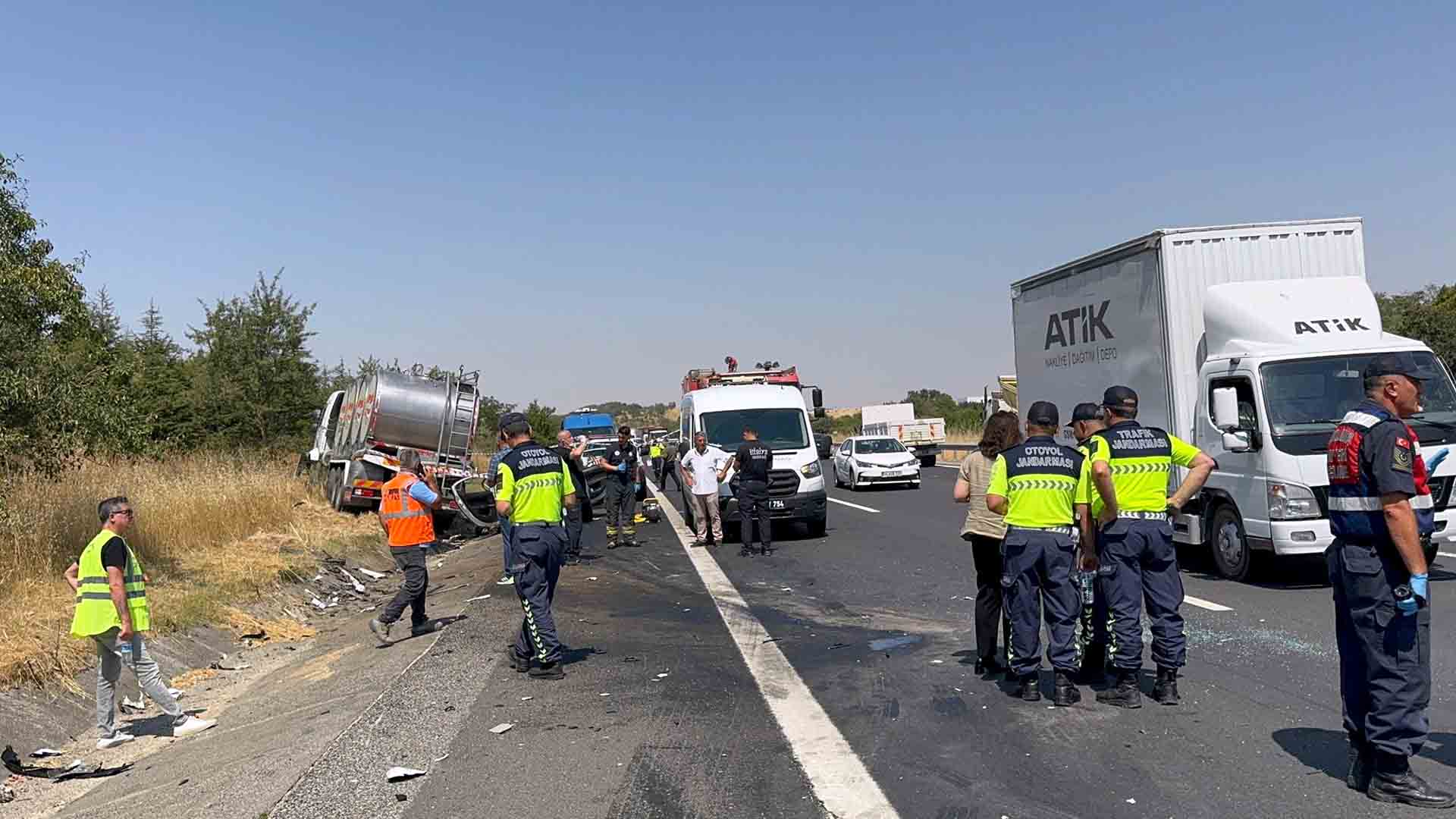 Kamyon Ile Otomobilin Çarpıştığı Kazada 4 Kişi Hayatını Kaybetti 2