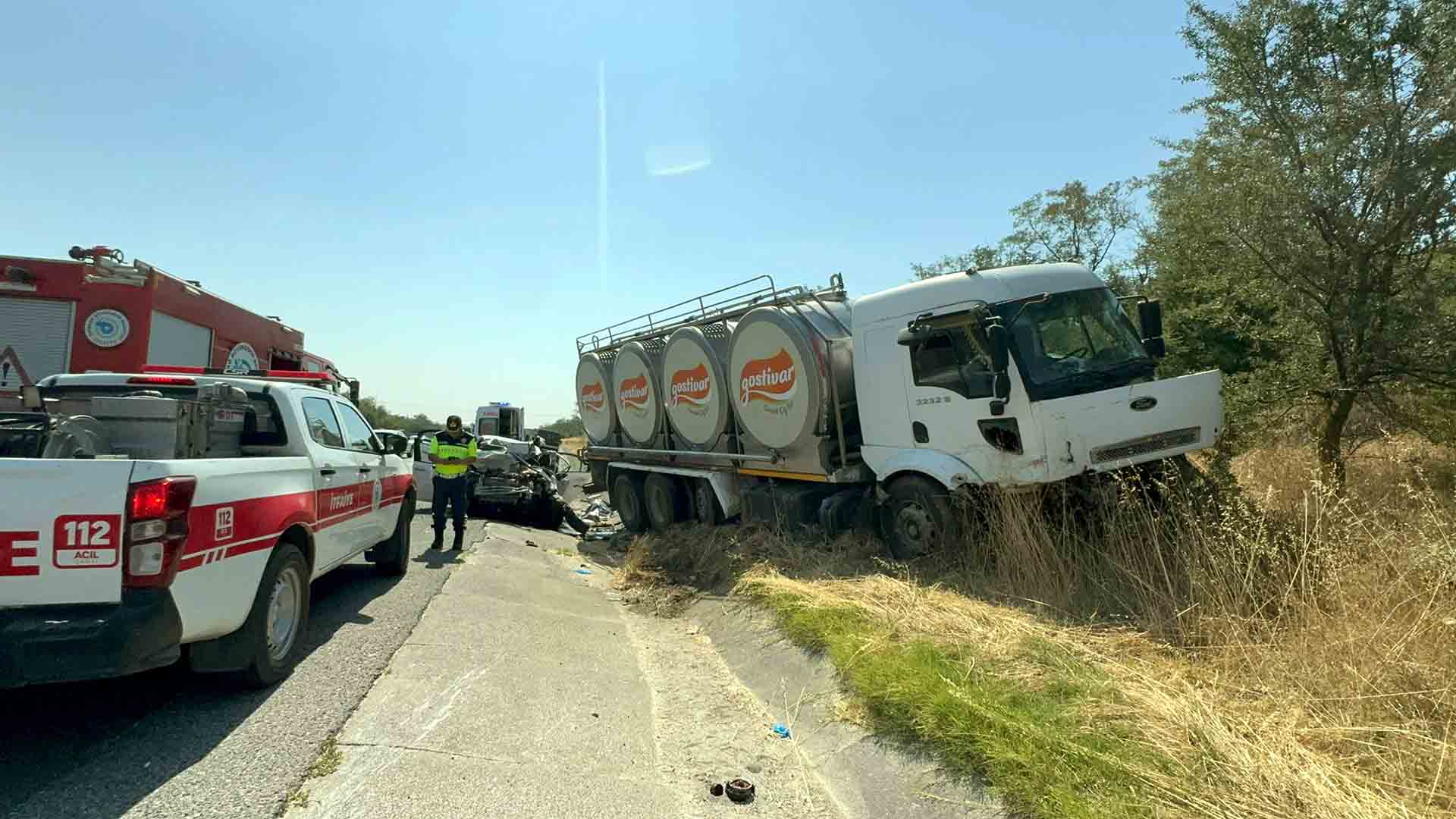 Kamyon Ile Otomobilin Çarpıştığı Kazada 4 Kişi Hayatını Kaybetti 5