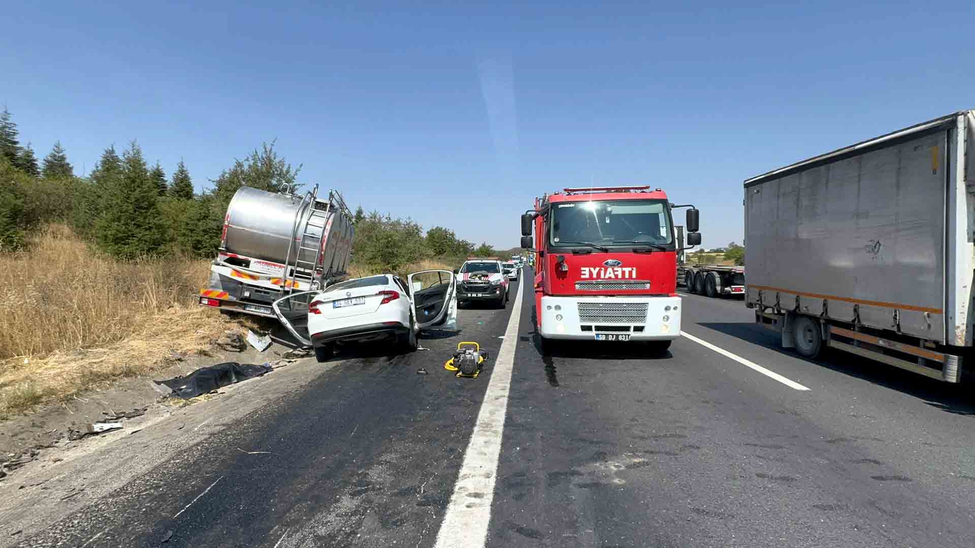 Kamyon Ile Otomobilin Çarpıştığı Kazada 4 Kişi Hayatını Kaybetti 7
