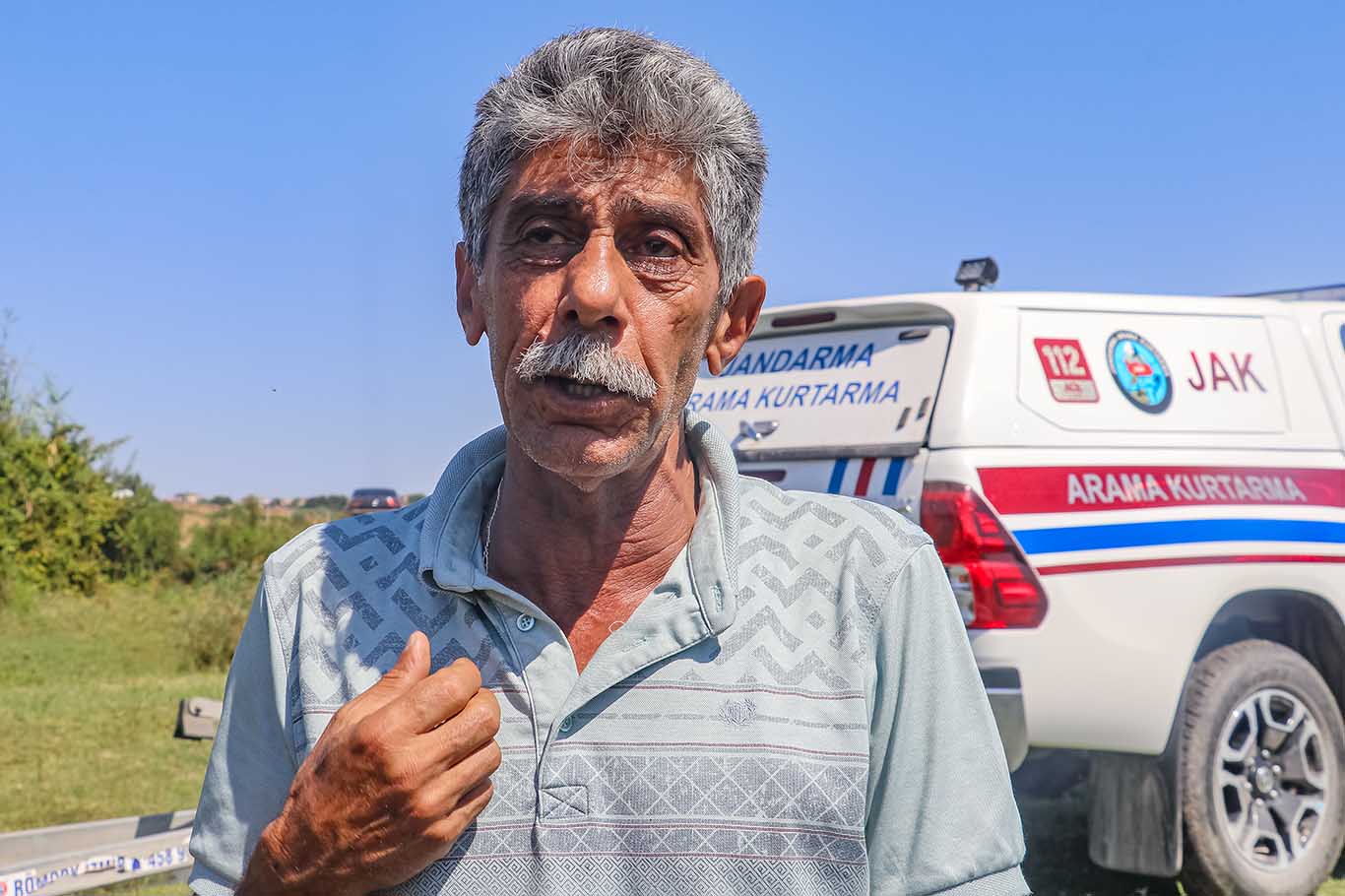 Kardeşi Ve Arkadaşını Kurtaran Babasına Yardım Için Suya Girmiş 9