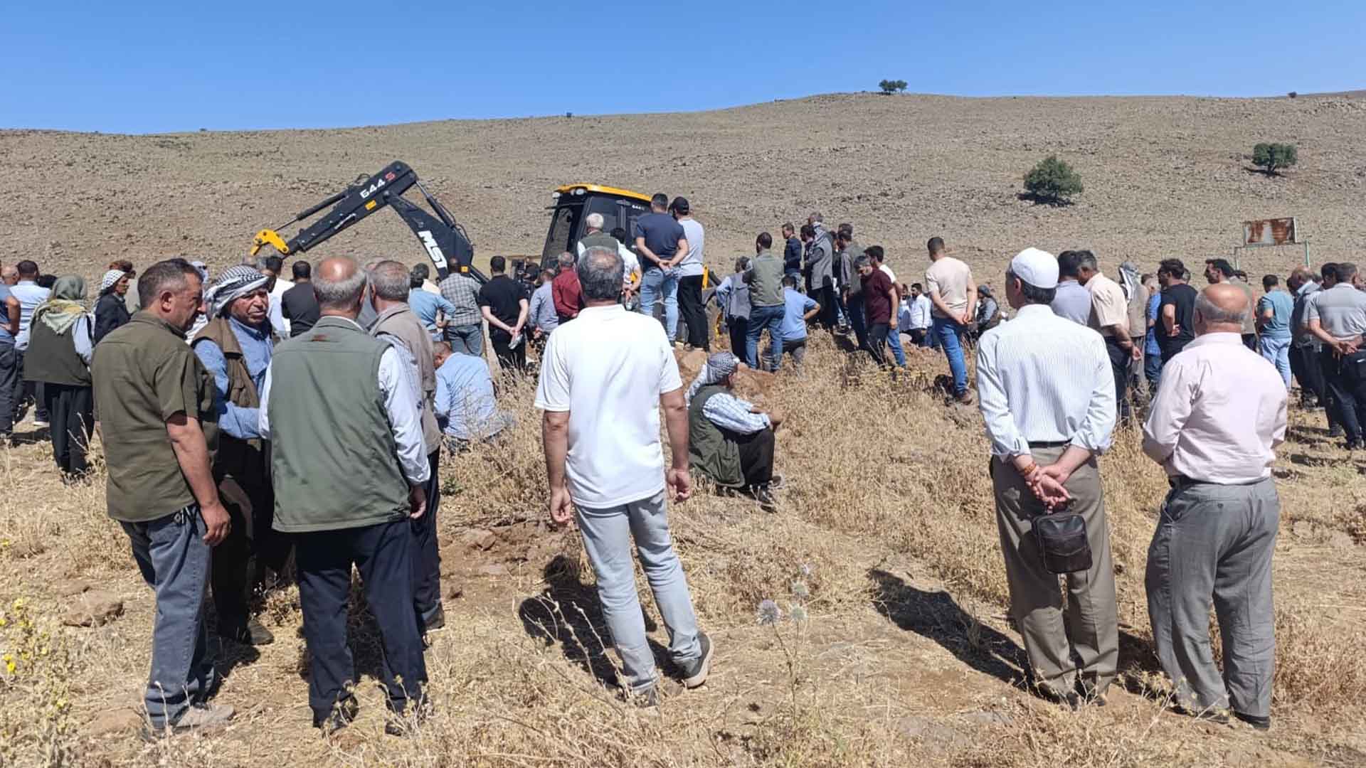 Kazada Hayatını Kaybeden Aynı Aileden 5 Kişi Diyarbakır'da Yan Yana Defnedildi 3