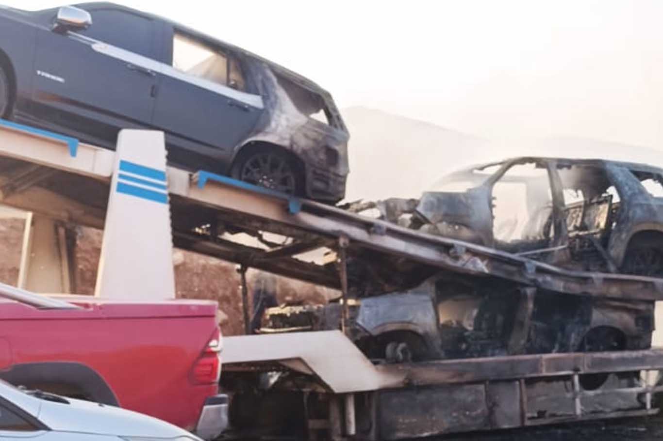 Lüks Araçları Taşıyan Tır Yandı, 5 Otomobil Hurdaya Döndü 1
