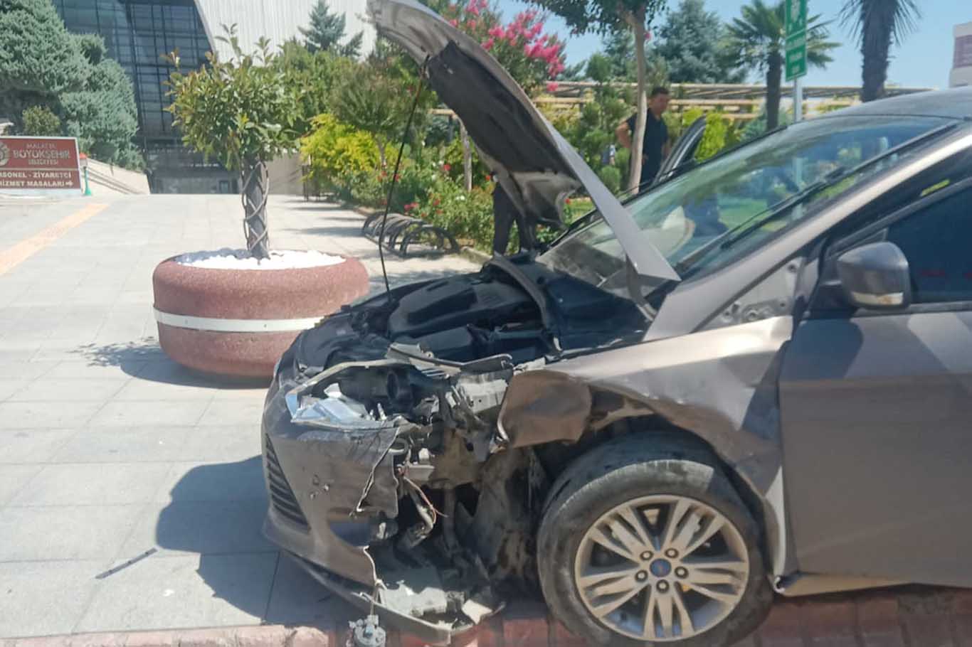 Malatya'da 2 Otomobil Çarpıştı 4 Yaralı 2