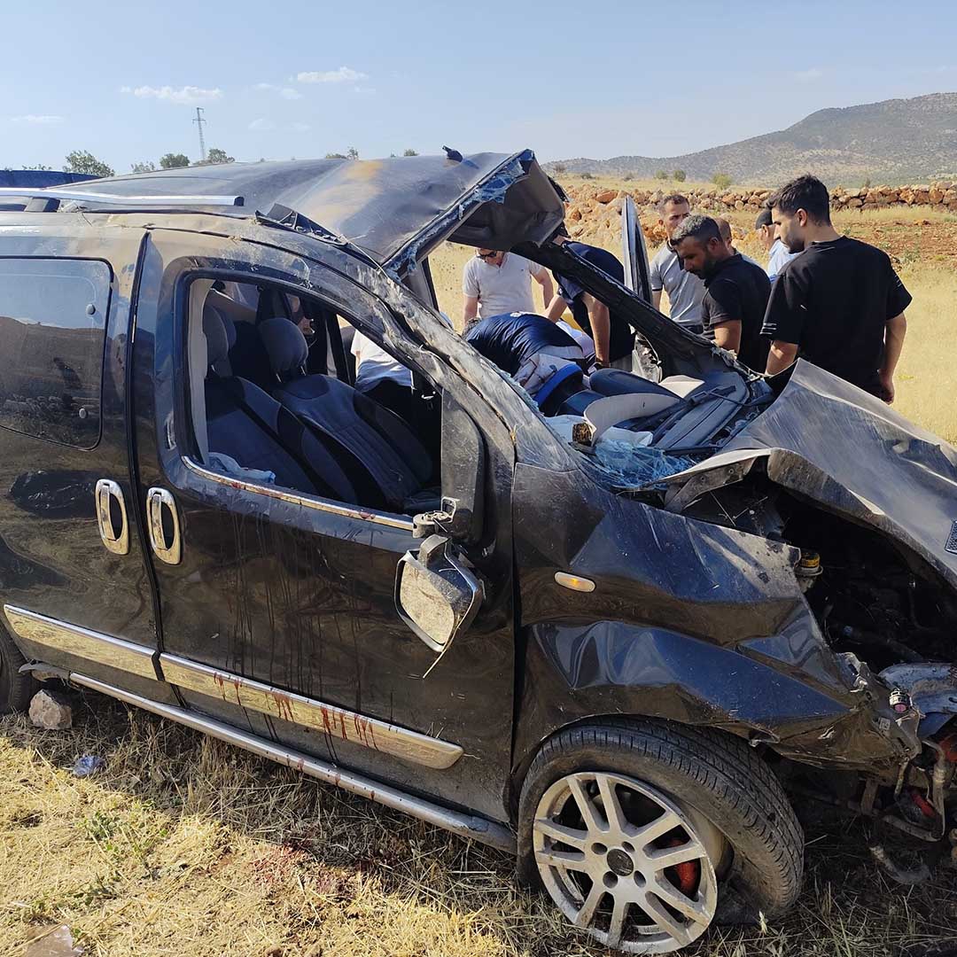 Mardin'de Devrilen Hafif Ticari Araçtaki 4 Kişi Yaralandı 1