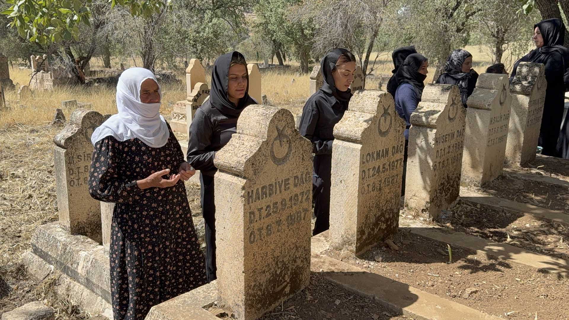 Mardin'de Pkk'nın Katlettiği 7’Si Çocuk 9 Kişi Dualarla Anıldı 1