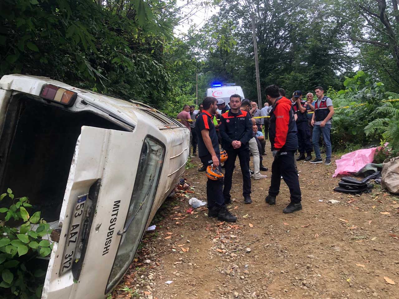 Minibüs, Yamaçtan Yuvarlandı; 2 Kişi Öldü, 3 Kişi Yaralandı 4