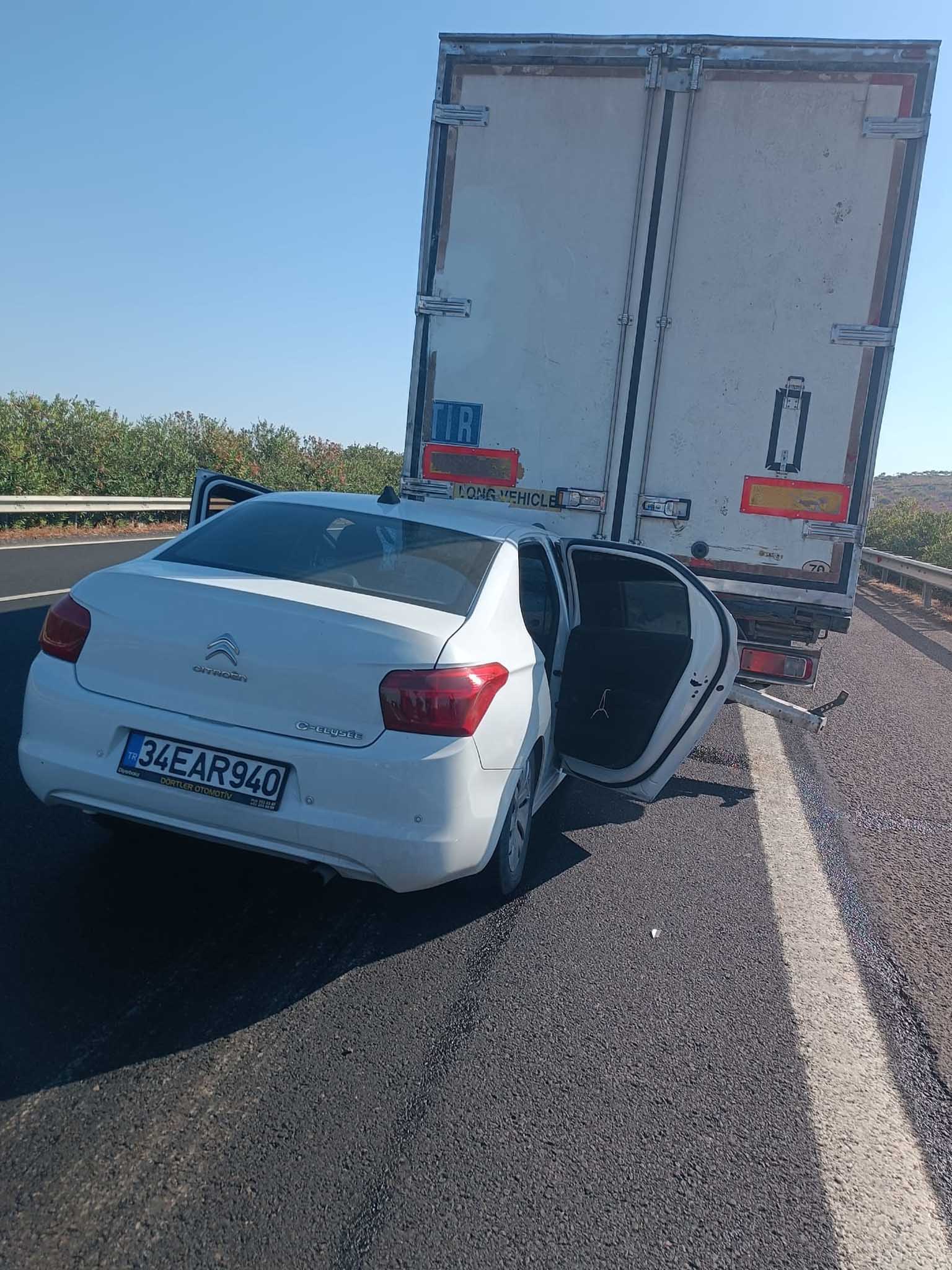 Otomobil Tıra Arkadan Çarptı Oğul Öldü, Baba Yaralandı 1