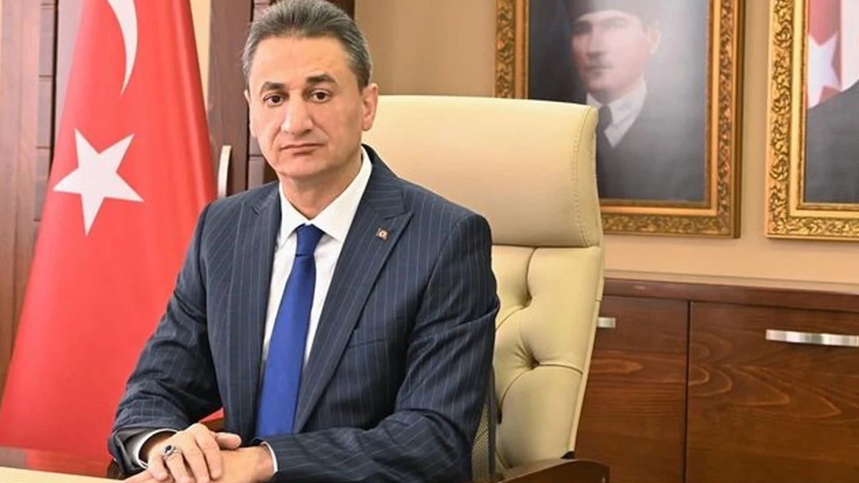 Sivasta Trafik Kazasi Geciren Bitlis Eski Valisi Erol Karaomeroglu Hayatini Kaybetti K0Kk