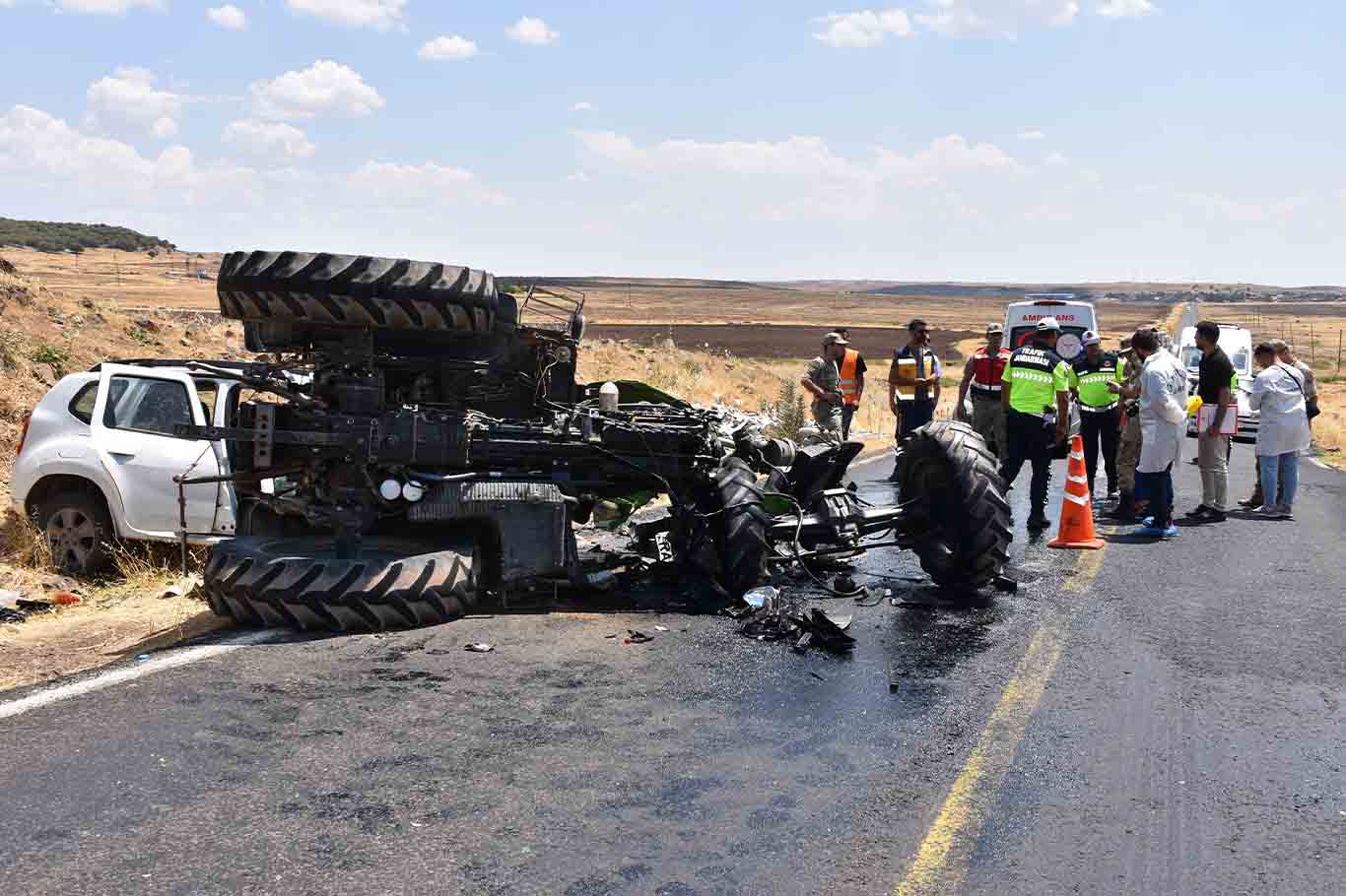 Siverek Diyarbakır Yolunda Feci Kaza 1 Ölü, 2 Yaralı 6