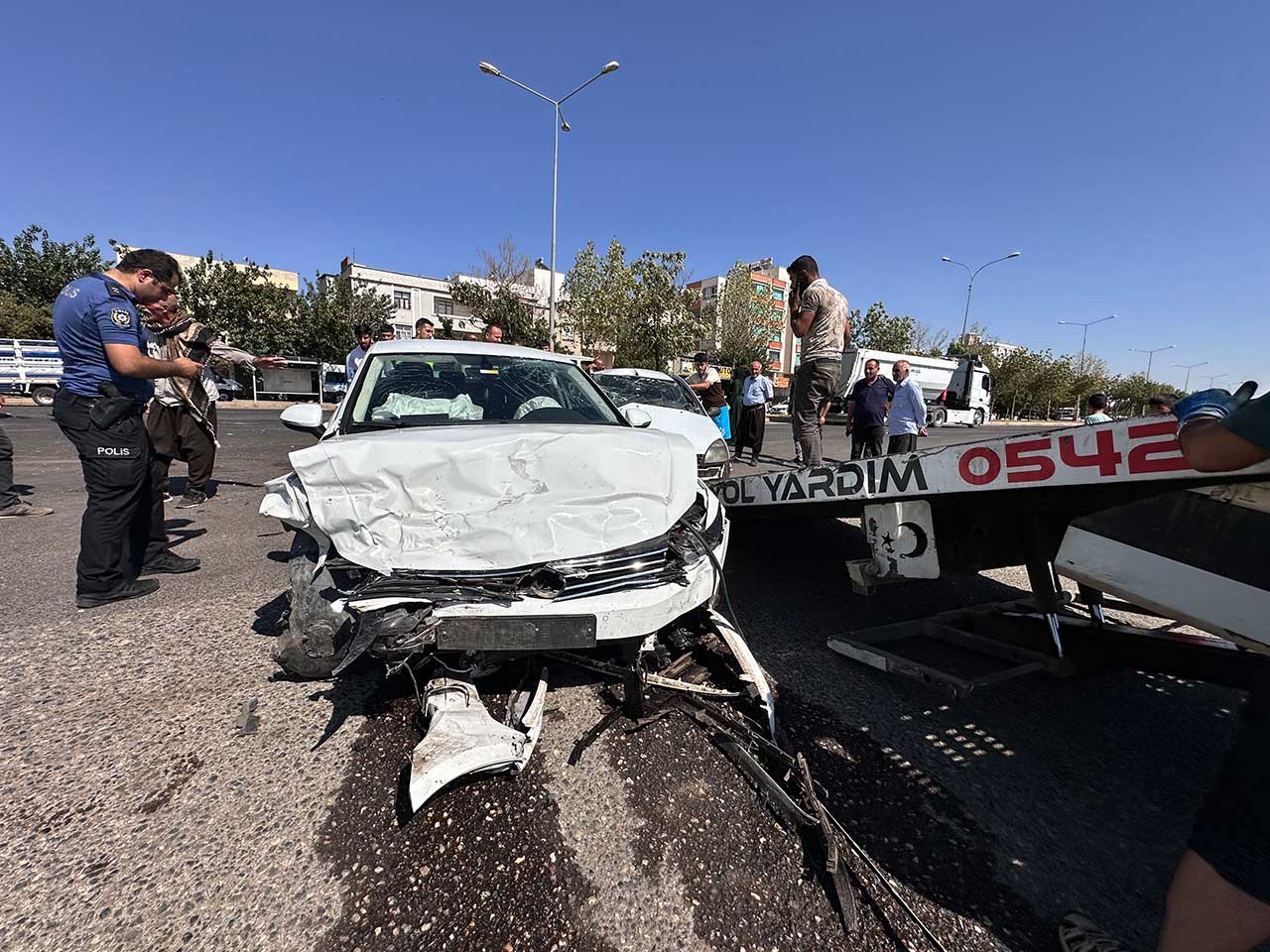 Siverek'te Iki Otomobil Kafa Kafaya Çarpıştı 1 Ölü, 4 Yaralı 4