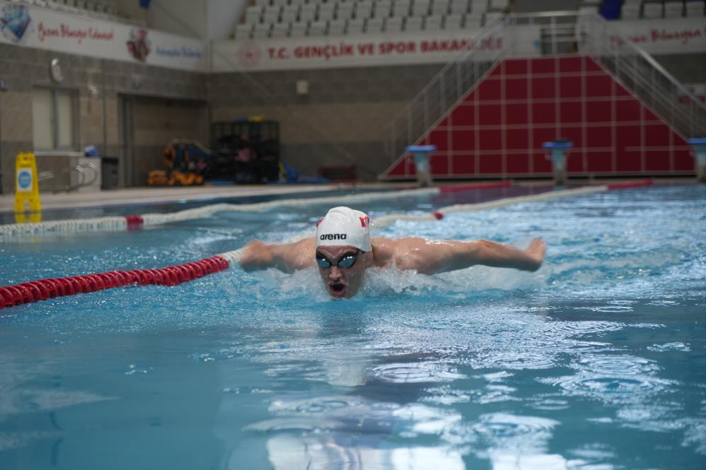 Tedavi Amaçlı Girdiği Havuzda Şampiyon Oldu (1)