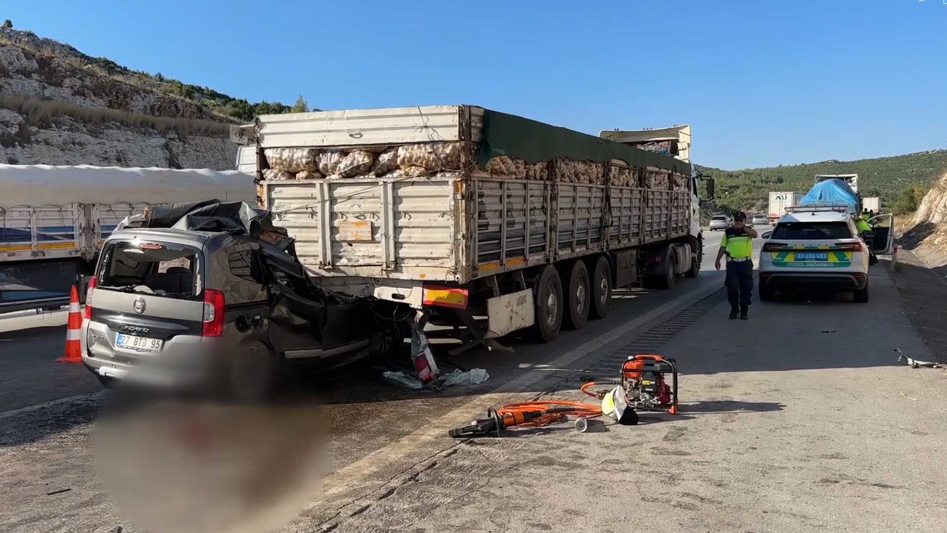 Tıra Arkadan Çarpan Hafif Ticari Araçtaki 1'I Çocuk 5 Kişi Öldü 5