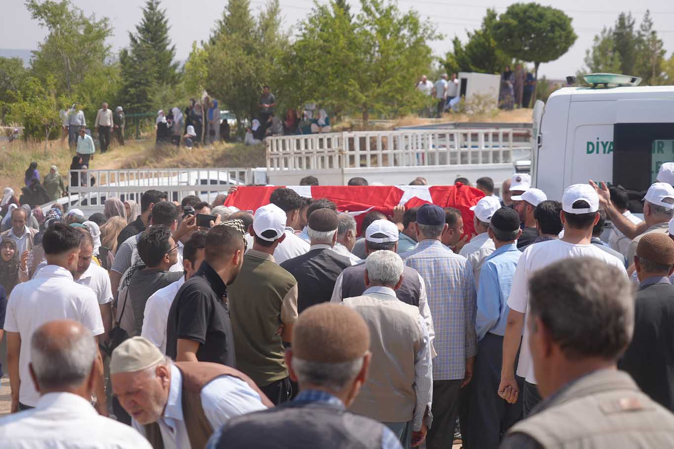 Yangına Müdahaleye Giderken Yaşanan Kazada Ölen Itfaiye Eri, Toprağa Verildi 2