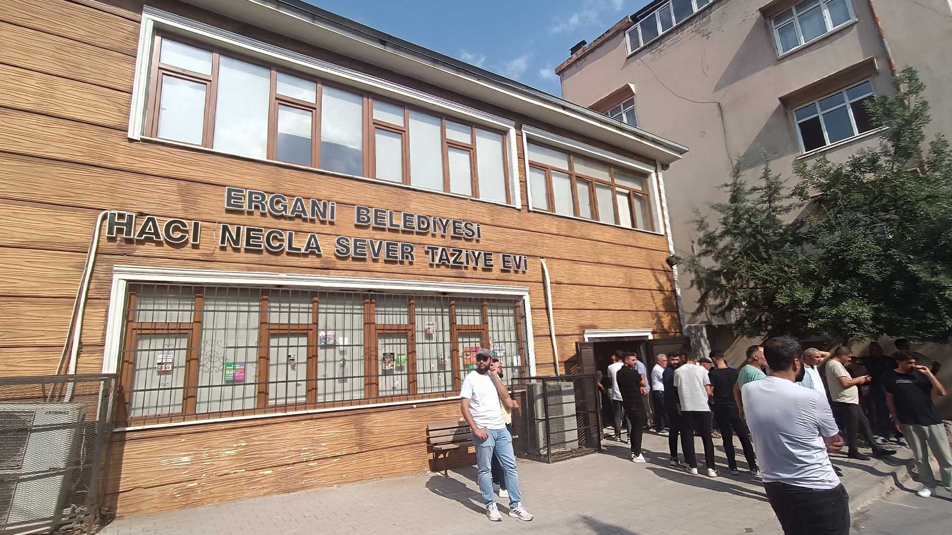 Yangına Müdahaleye Giderken Yaşanan Kazada Ölen Itfaiye Eri, Toprağa Verildi 4