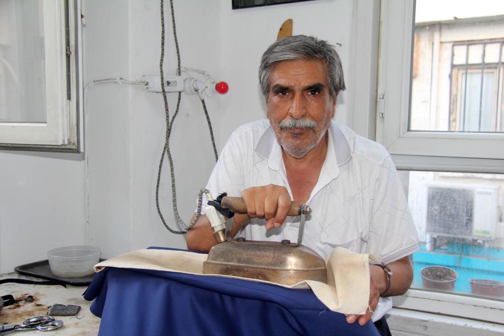 60 Yıllık Terzilik Hikâyesi Ustasından Aldığı Antika Makineyle (2)