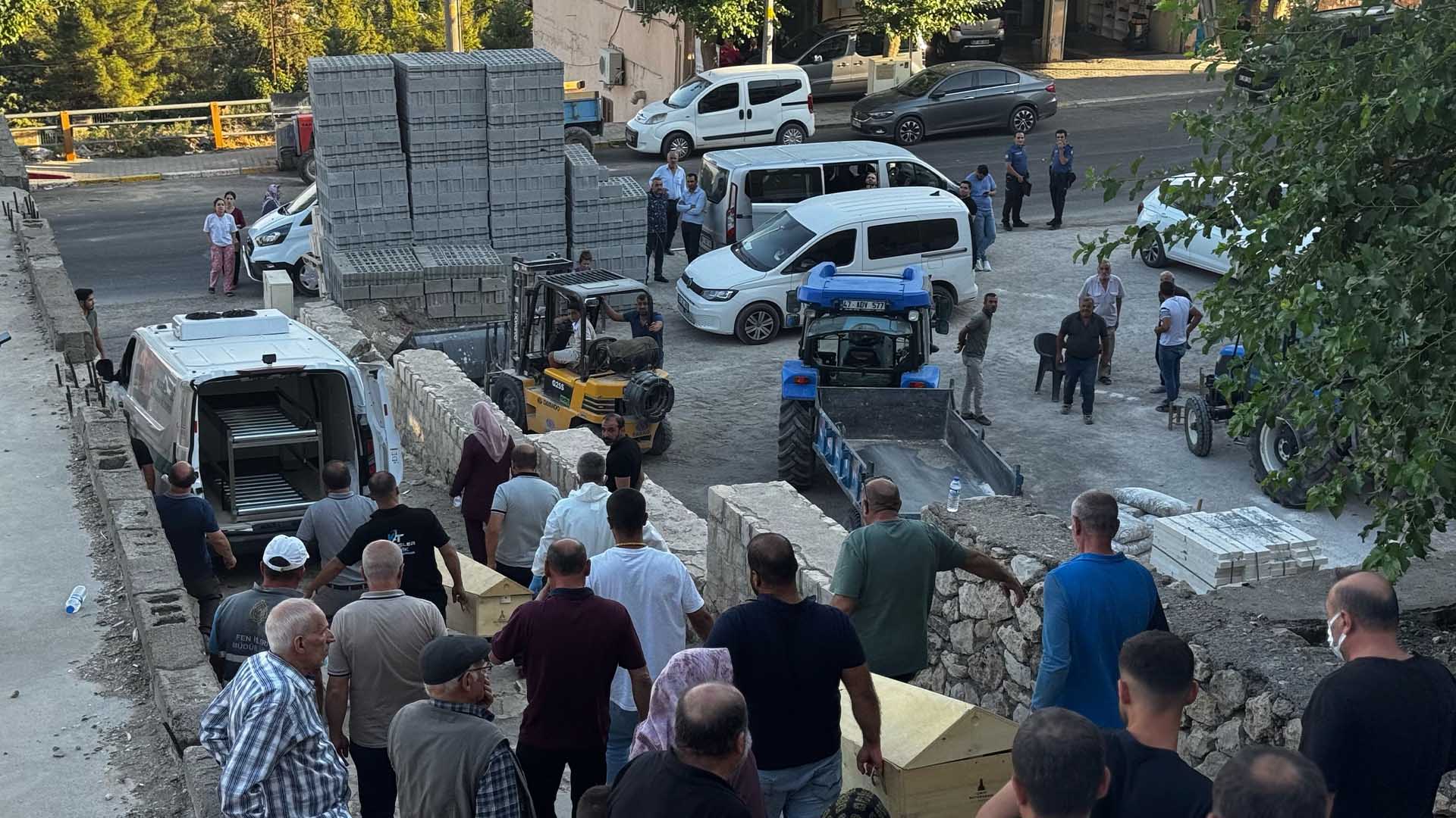 Aynı Ilçede Akşam Saatlerinde 2’Si Kardeş 3 Kadın Evlerinde Ölü Bulundu 7
