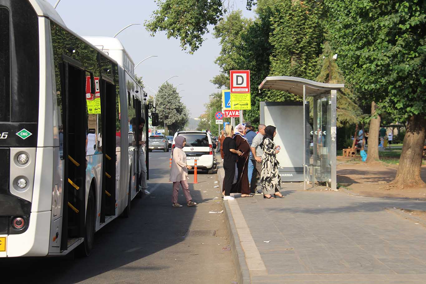 Diyarbakır’da Vatandaşlar Toplu Taşıma Yetersiz, Klimalar Çalışmıyor 3