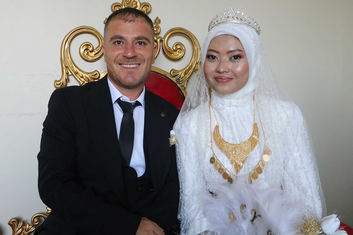 Endonezya’dan Turist Olarak Geldi, İstanbul’da Kayboldu Hakkari’nin Gelini Oldu 3