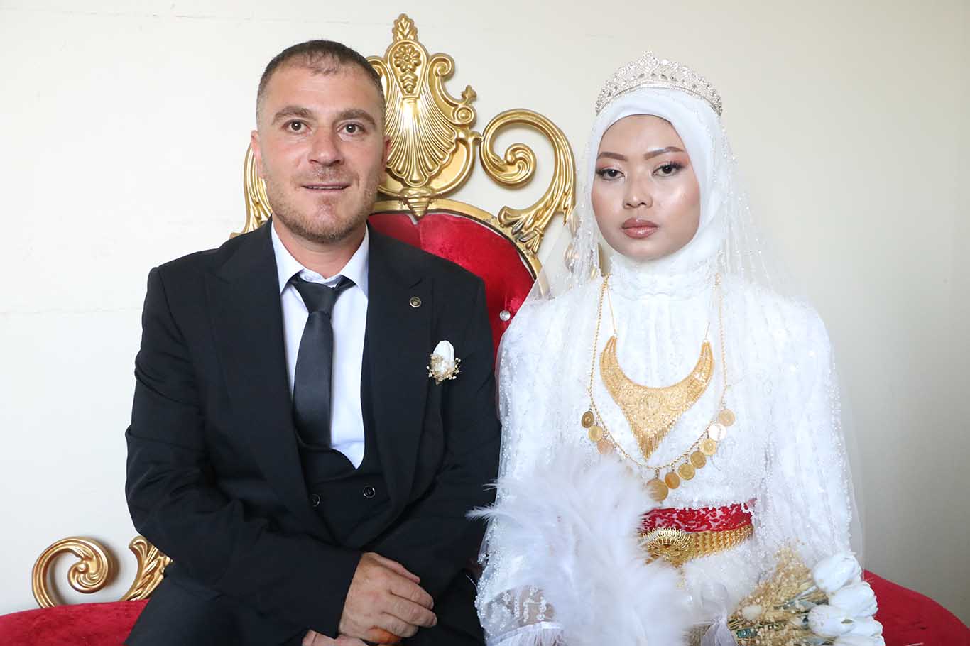 Endonezya’dan Turist Olarak Geldi, İstanbul’da Kayboldu Hakkari’nin Gelini Oldu 4