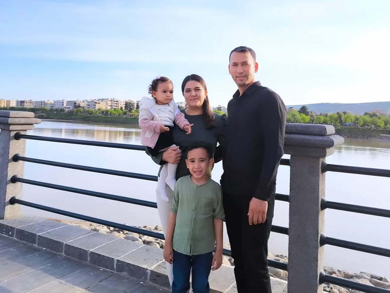 Polis Memuru, Eşini Ve 2 Çocuğunu Öldürüp Yaşamına Son Verdi 2