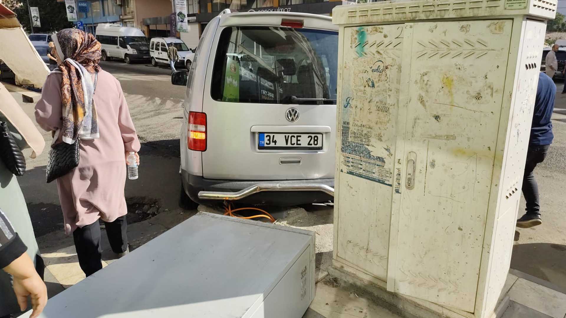 Bismil’de Otomobil Ile Hafifi Ticari Araç Çarpıştı 6