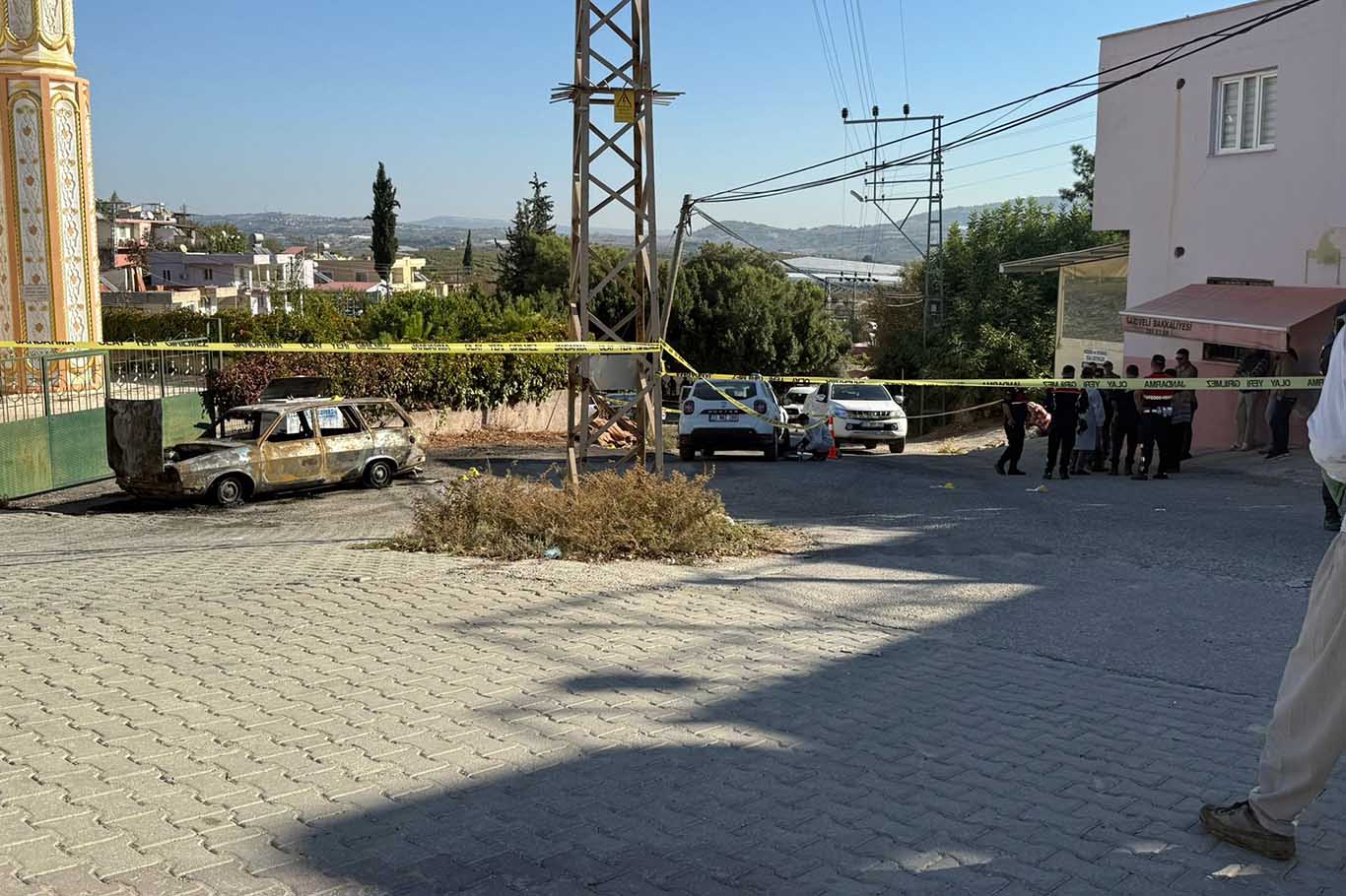 Av Tüfeği Ile 3 Kişiyi Vurdu, Otomobilini Ateşe Verdikten Sonra Kendini Vurdu 2