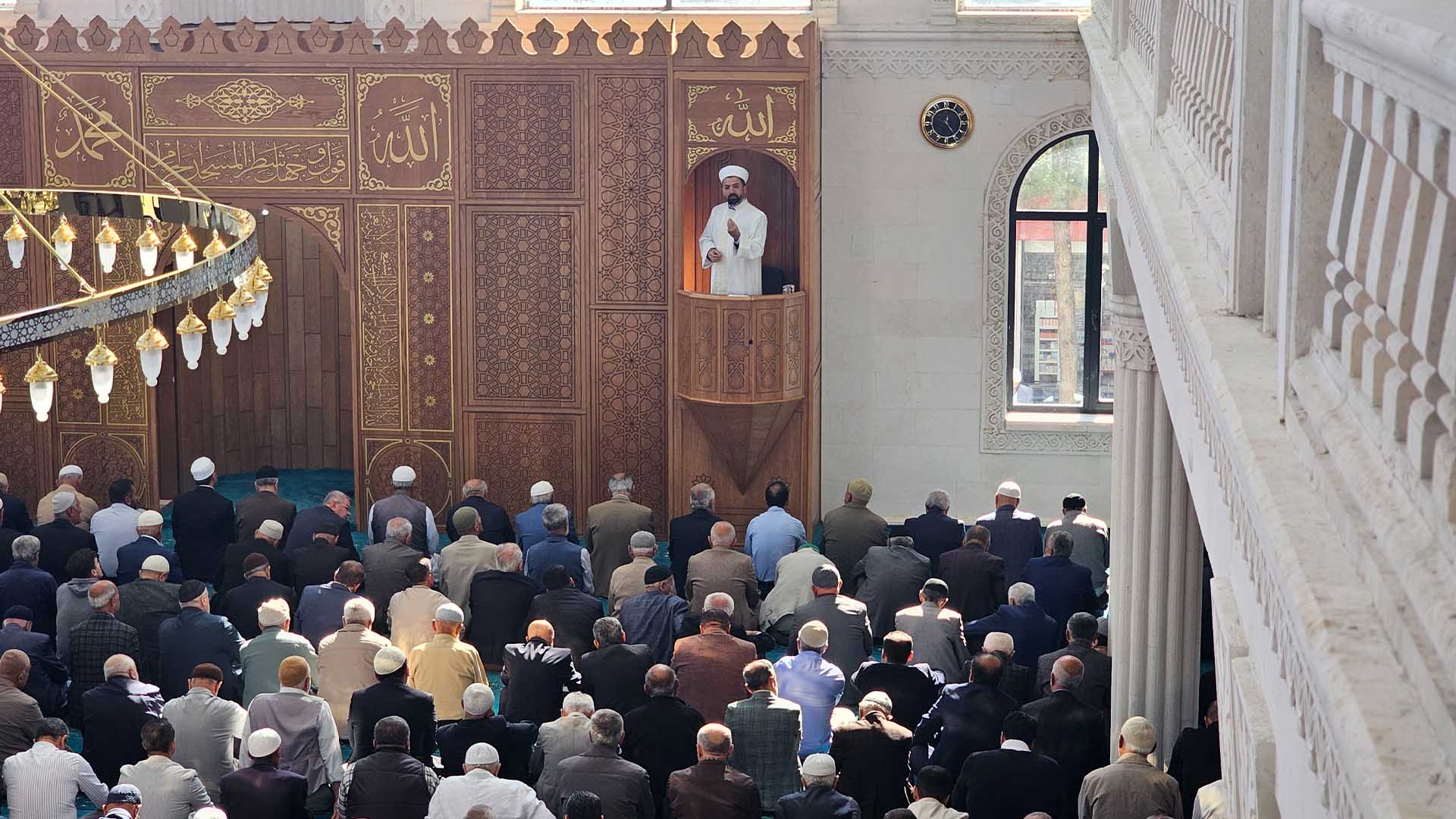 Bismil’de 2016 Yılında Temeli Atılan Kurtuluş Camii Açıldı 2