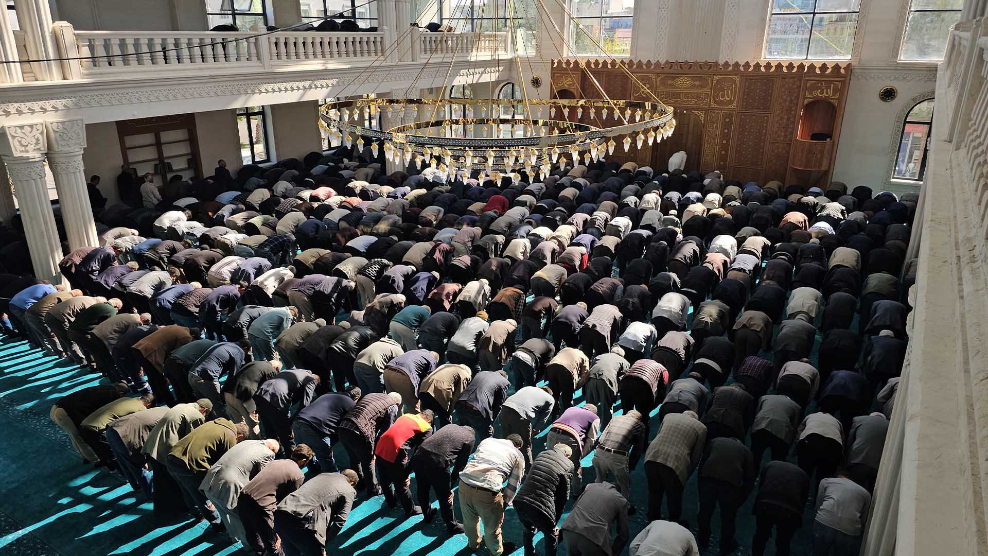 Bismil’de 2016 Yılında Temeli Atılan Kurtuluş Camii Açıldı 4