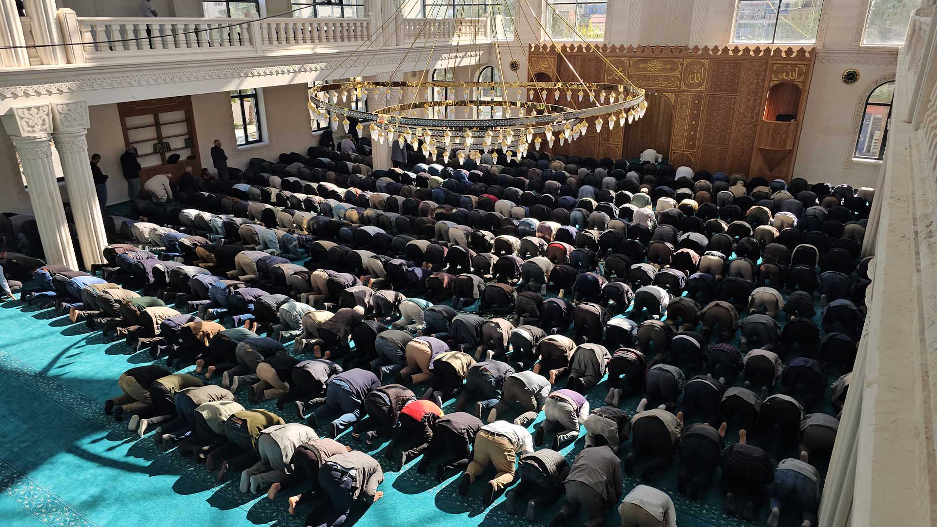 Bismil’de 2016 Yılında Temeli Atılan Kurtuluş Camii Açıldı 5