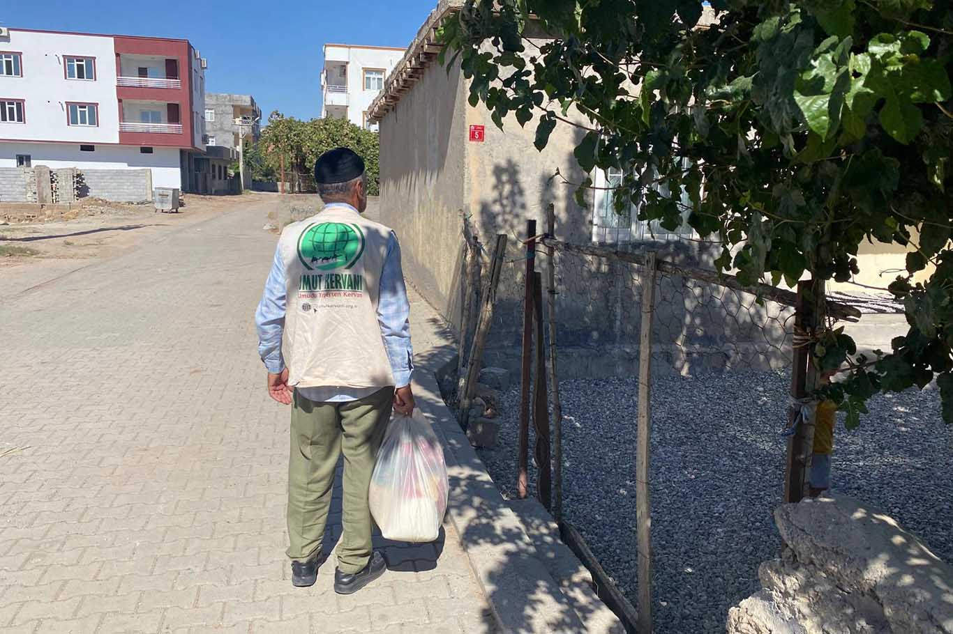 Bismil’de Muhtaç Ailelere Umut Kervanı’ndan Gıda Desteği 2