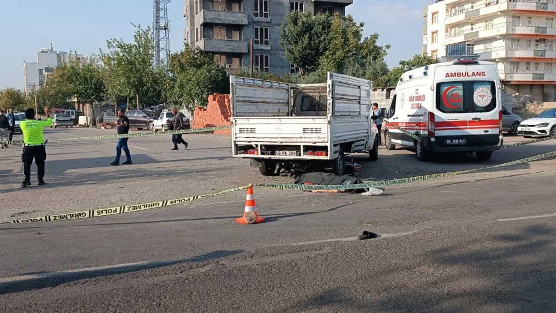Diyarbakır’da Feci Kaza Motokurye Yaşamını Yitirdi 1