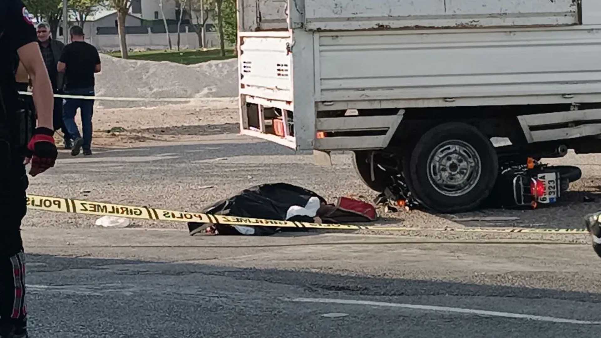 Diyarbakır’da Feci Kaza Motokurye Yaşamını Yitirdi 2