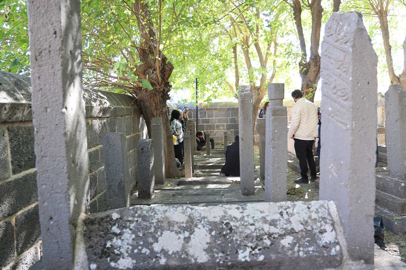 Diyarbakır'da Tarihi Mezar Taşları Ve Kitabeler Için Çalışma Başlatıldı 1