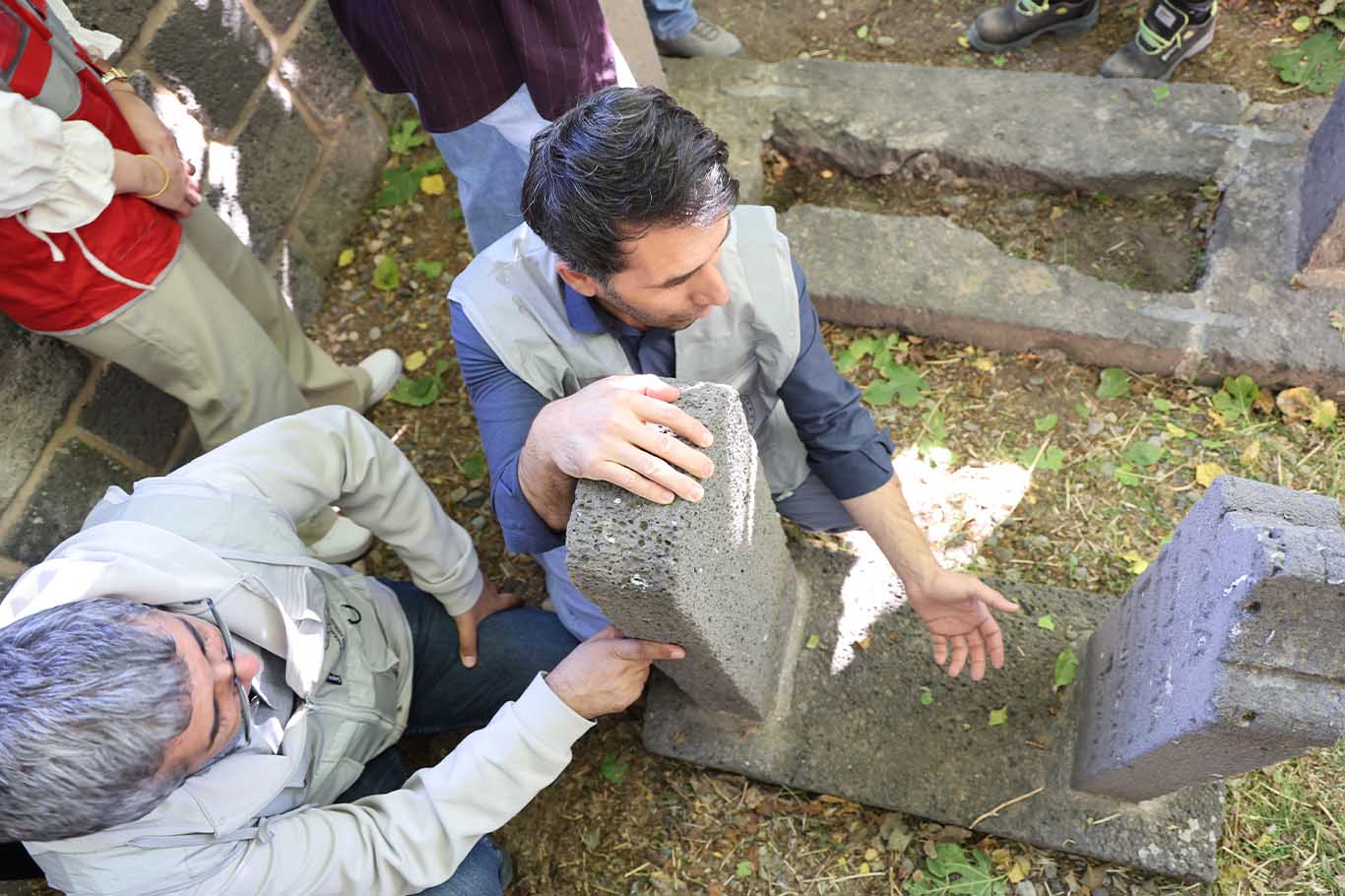 Diyarbakır'da Tarihi Mezar Taşları Ve Kitabeler Için Çalışma Başlatıldı 2
